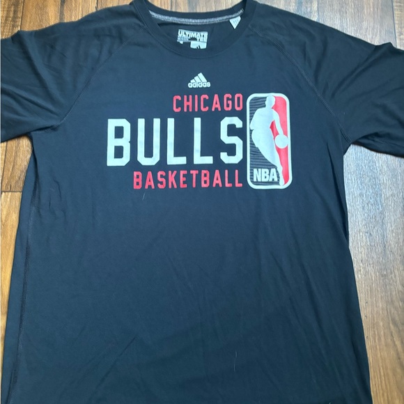 NBA/ Adidas Ultimate Tee * Chicago Bulls Size Large. Dri Fit Style - Picture 6 of 6